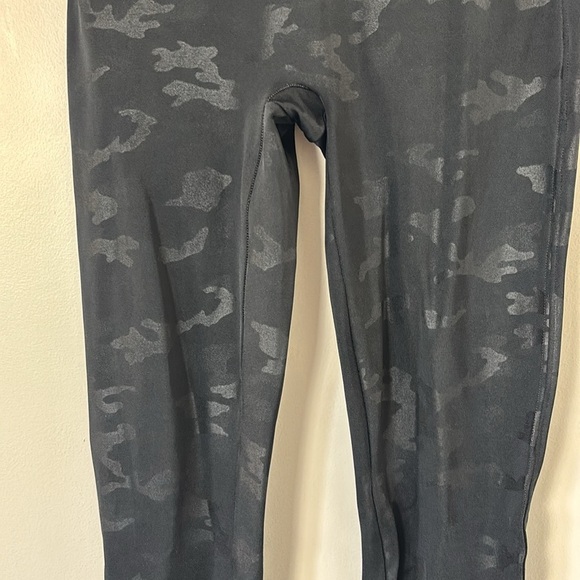 SPANX Black Camouflage Leggings - Size M - Picture 3 of 6
